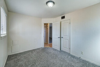 2112 SW 77th St in Oklahoma City, OK - Building Photo - Building Photo