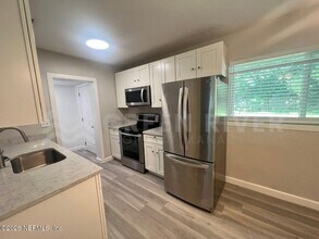 6817 Camelot Rd in Jacksonville, FL - Foto de edificio - Building Photo