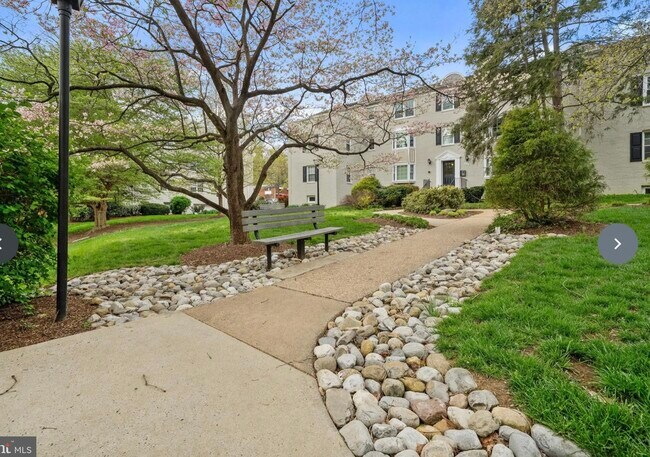 820 S Arlington Mill Dr, Unit 201 in Arlington, VA - Building Photo - Building Photo