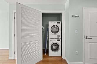 16 Miner St, Unit 301 in Boston, MA - Building Photo - Building Photo