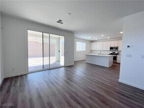 2942 Gaffer Film St in Las Vegas, NV - Foto de edificio - Building Photo