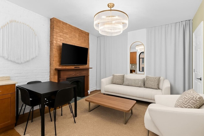 156 W 15th St