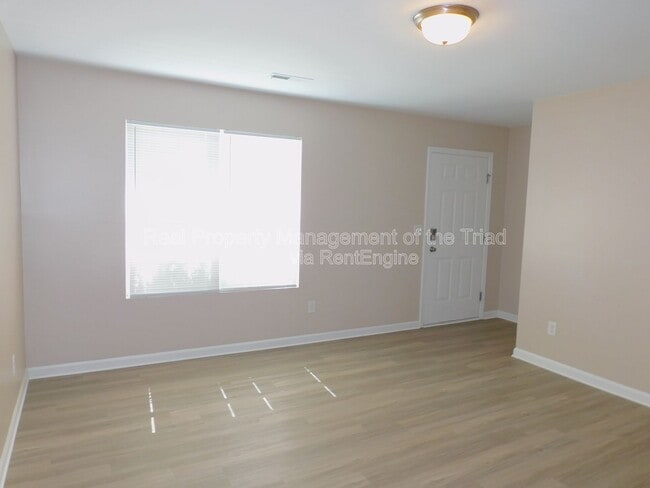 2035 Chapel Park Ln in Greensboro, NC - Building Photo - Building Photo