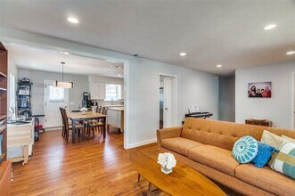 9222 Livenshire Dr in Dallas, TX - Building Photo - Building Photo