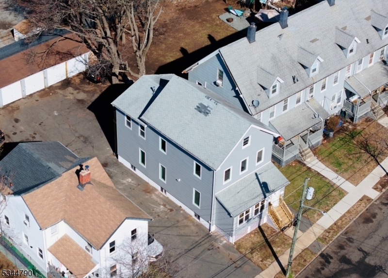 18 Charles St in Bloomfield, NJ - Building Photo