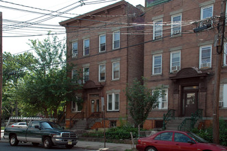 272 Hancock Ave in Jersey City, NJ - Foto de edificio - Building Photo
