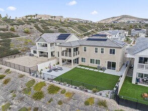 28649 Windbreak Tr in Santa Clarita, CA - Building Photo - Building Photo
