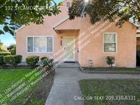 102 Sycamore St in Lodi, CA - Building Photo