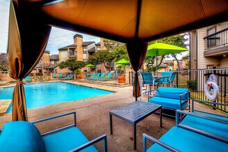 Spring Parc in Dallas, TX - Building Photo - Building Photo