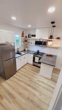 5903 Glenfinnan Ave, Unit ADU in Azusa, CA - Foto de edificio - Building Photo