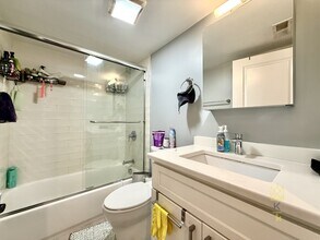 8 Nira Ave, Unit 4 in Boston, MA - Building Photo - Building Photo