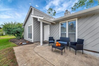 2610 Loganberry Cir in Seabrook, TX - Building Photo - Building Photo