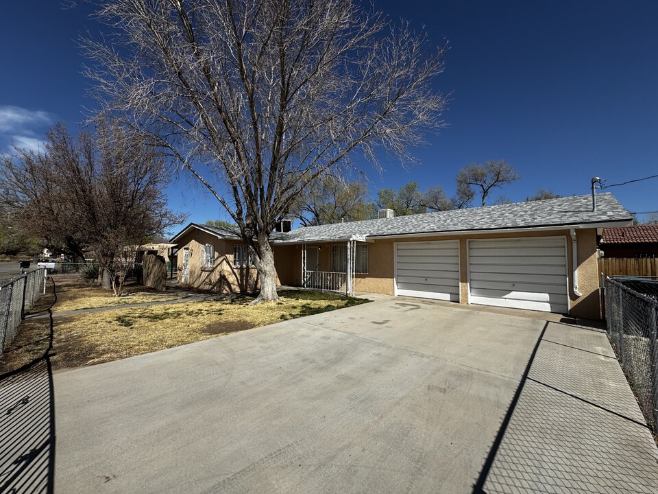 1132 Presidio Pl SW in Albuquerque, NM - Building Photo