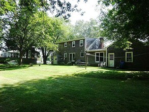 48 Pleasant St in Portsmouth, RI - Building Photo - Building Photo