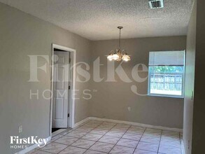 1525 NW 126th St in North Miami, FL - Foto de edificio - Building Photo