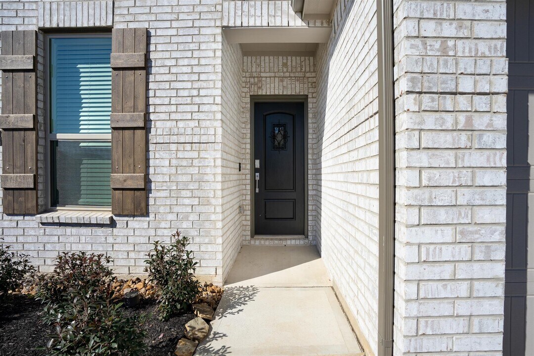 2534 Blazing Star Dr in Pattison, TX - Building Photo