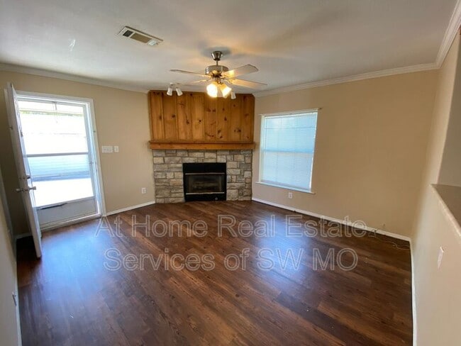 501 W Warren Ave in Ozark, MO - Building Photo - Building Photo