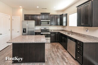 8929 Lilac Tree Ave in Charlotte, NC - Foto de edificio - Building Photo