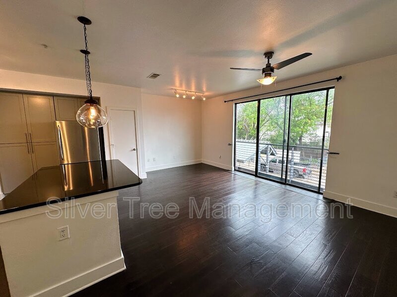 4605 Cedar Springs Rd in Dallas, TX - Building Photo
