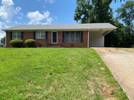 95 Ayers Dr in Jackson, TN - Building Photo