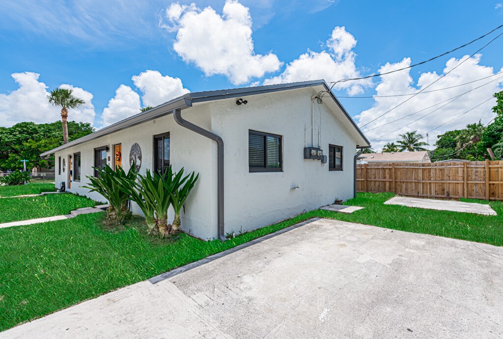 2015 Wilkins Ave in West Palm Beach, FL - Foto de edificio