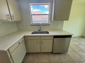 6810 Creek Village Dr in Katy, TX - Building Photo - Building Photo