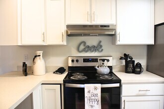 Saddlewood Park Townhomes in Minnetonka, MN - Building Photo - Building Photo