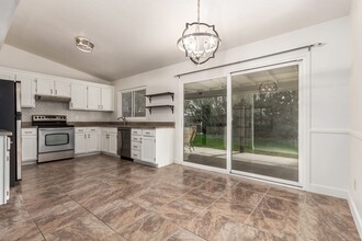 6927 E Sandra Terrace in Scottsdale, AZ - Building Photo - Building Photo