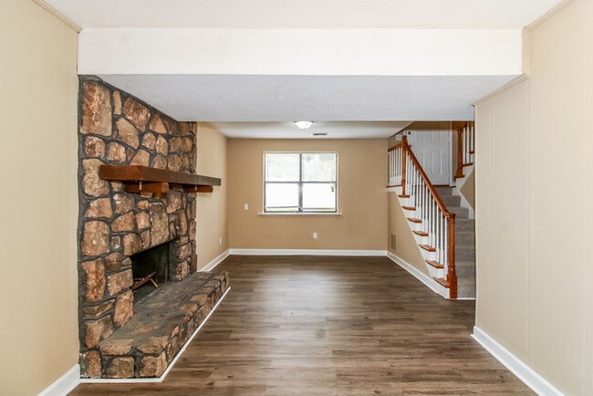 1157 Thompson Rd in Alabaster, AL - Building Photo - Building Photo