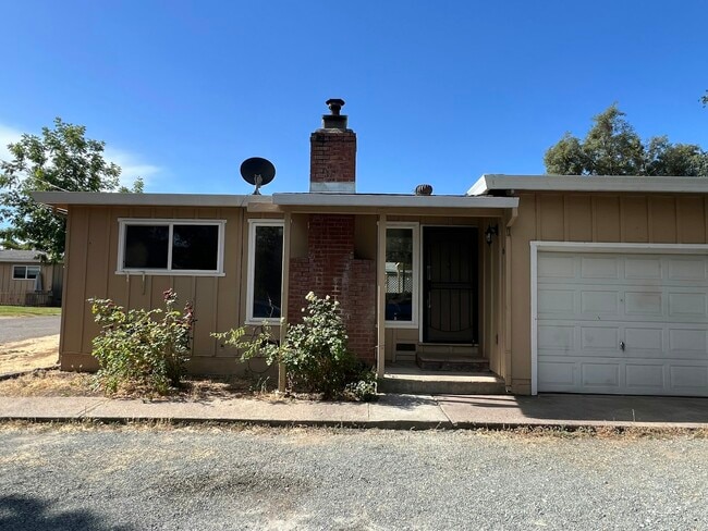 property at 1000 Elizabeth Ln