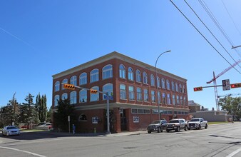 902 9 Ave SE in Calgary, AB - Building Photo - Building Photo