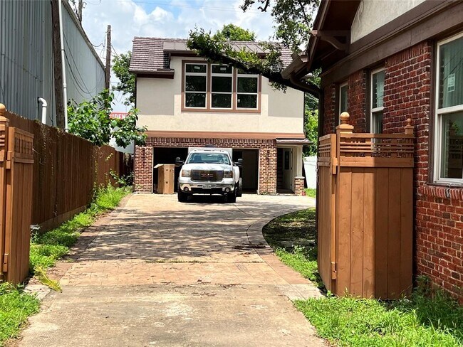 8107 Niles St photo'