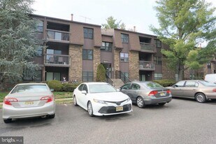 1914 Old Stone Mill Dr in East Windsor, NJ - Building Photo