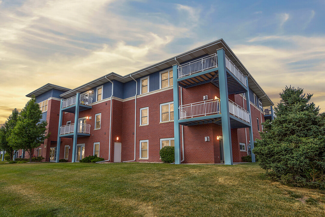 Chateau At Holmes Lake in Lincoln, NE - Building Photo