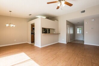 317 Regal Park Dr in Valrico, FL - Building Photo - Building Photo