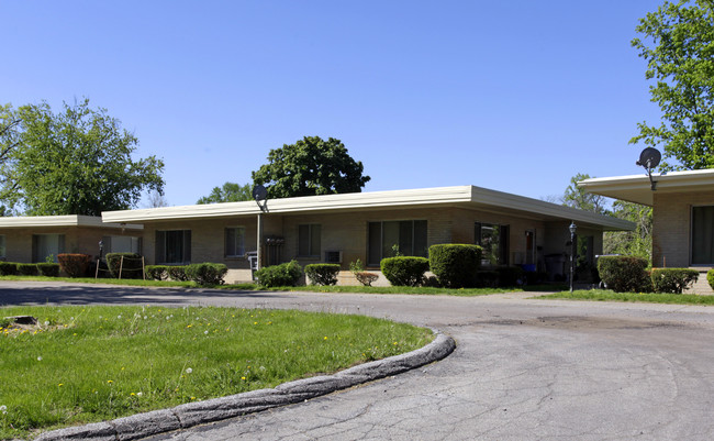 River Park Villa Apartments in Elkhart, IN - Foto de edificio - Building Photo