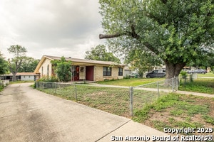223 Northill Dr in San Antonio, TX - Foto de edificio - Building Photo