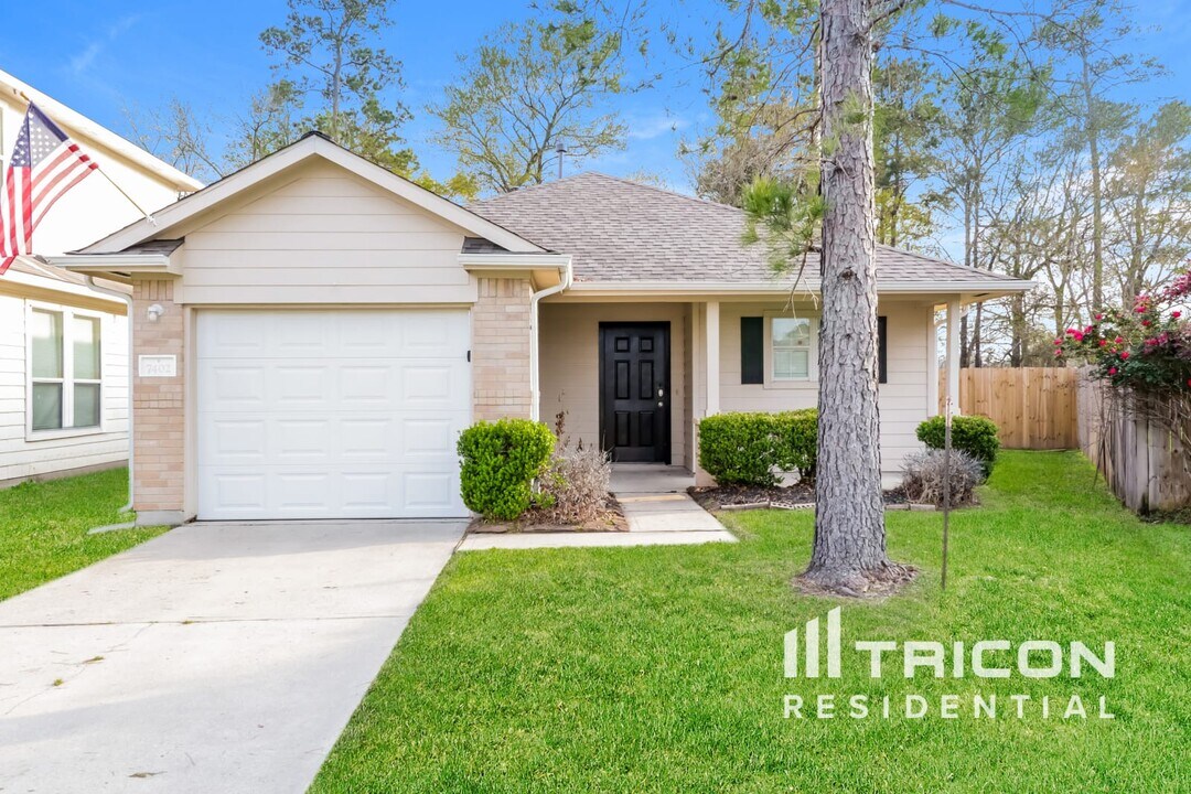7402 Deloache Ave in Humble, TX - Building Photo