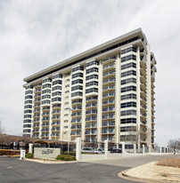 River Tower at South Bluffs Apartamentos