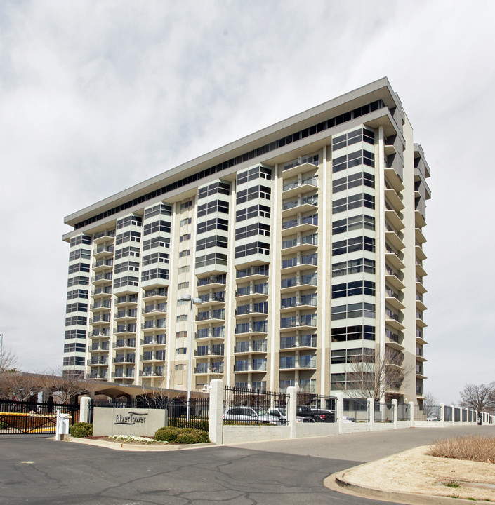 River Tower at South Bluffs in Memphis, TN - Building Photo