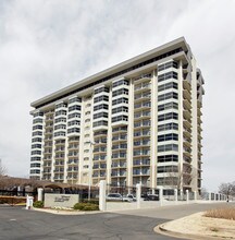 River Tower at South Bluffs in Memphis, TN - Building Photo - Building Photo