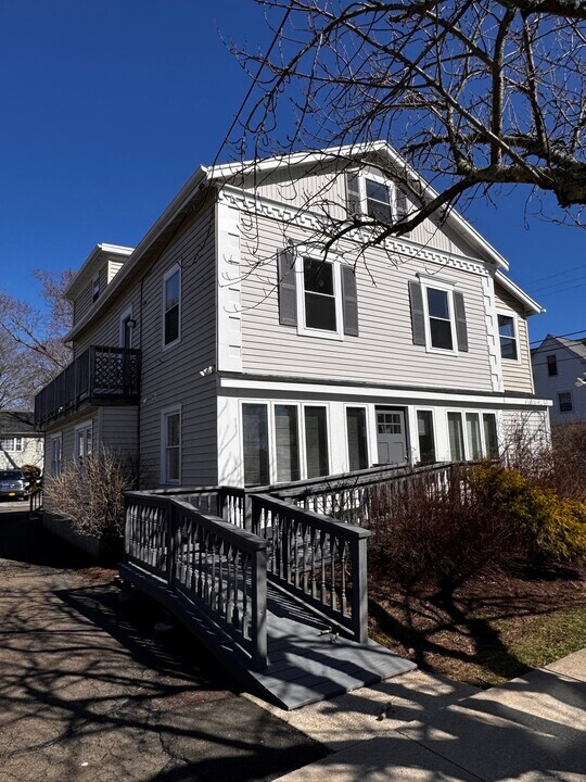 123 Montowese St-Unit -C in Branford, CT - Building Photo