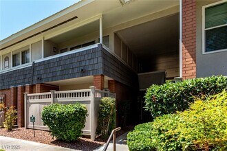 650 Oakmont Ave, Unit 2117 in Las Vegas, NV - Building Photo - Building Photo