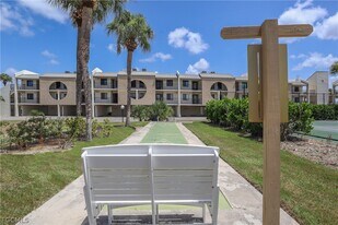 21470 Bay Village Dr in Fort Myers Beach, FL - Building Photo