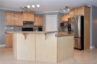 11509-11581 81 Ave in Grande Prairie, AB - Building Photo - Building Photo