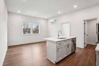 472 Roxborough Ave in Philadelphia, PA - Building Photo - Building Photo