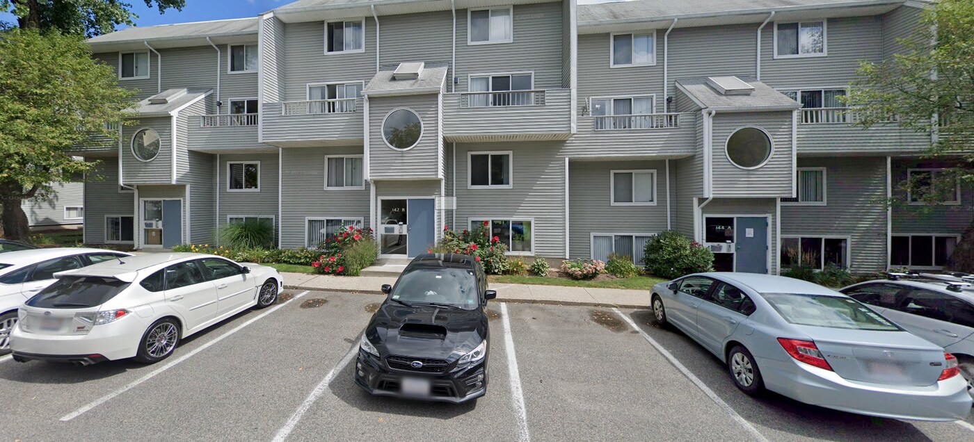 142 North Beacon St, Unit B1 in Boston, MA - Foto de edificio