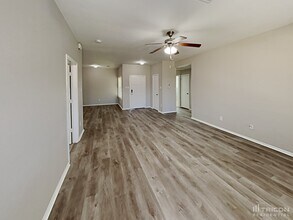 7906 W Red Oak Ln in Texas City, TX - Building Photo - Building Photo