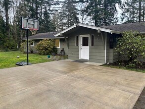 4920 Gravelly Beach Rd NW in Olympia, WA - Building Photo - Building Photo