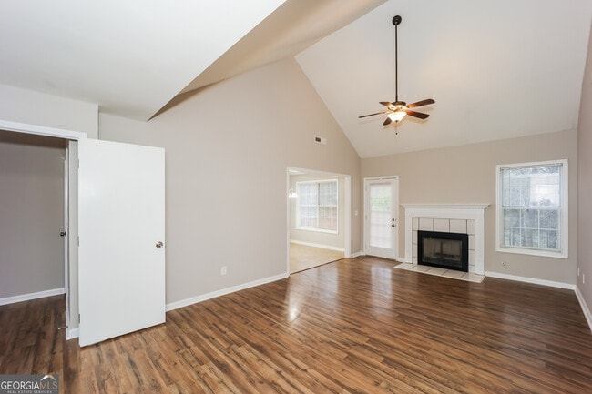2175 Lake Royale Dr in Riverdale, GA - Building Photo - Building Photo